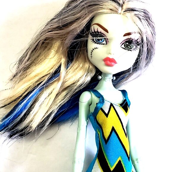 Mattel 2008 Monster High Frankie Stein Fashion Doll 11” Rare Licensed Colle - Picture 5 of 5